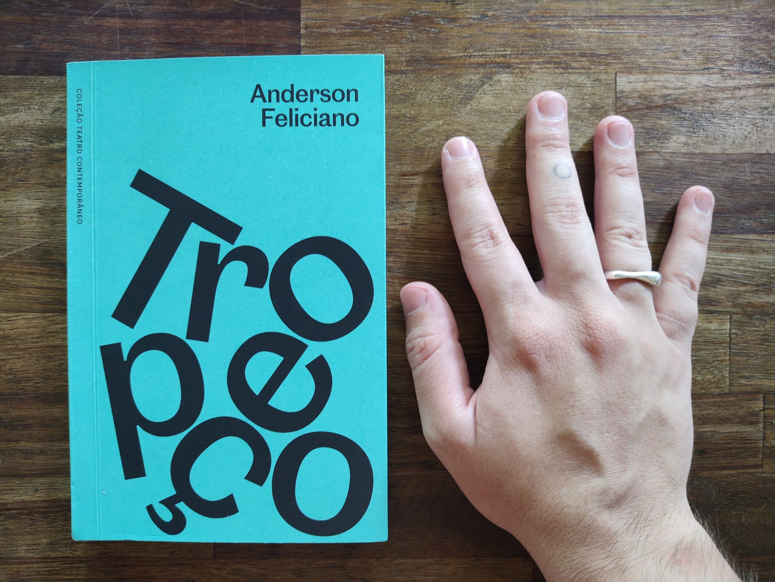 "Tropeço", de Anderson Feliciano, e a mão de amilton de azevedo