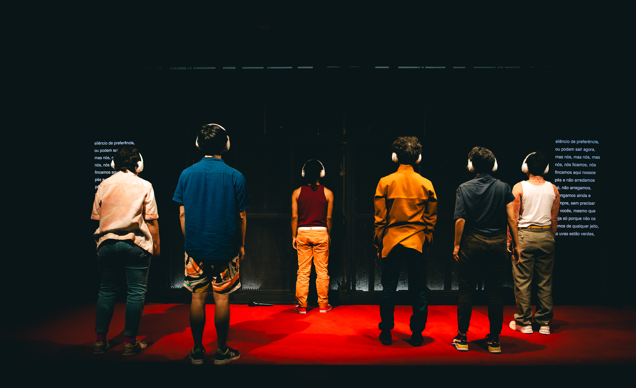 Sobre estar de costas: uma dramaturgia de Artur Kon pensada a partir de Elfriede Jelinek